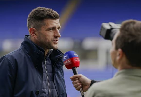 Portsmouth Boss’ Forceful Transfer Response as Clamour Grows for Signings